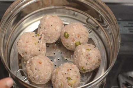 അവൽ കൊണ്ട് ഉണ്ട തയ്യാറാക്കാം.  Kerala Aval Unda Recipe