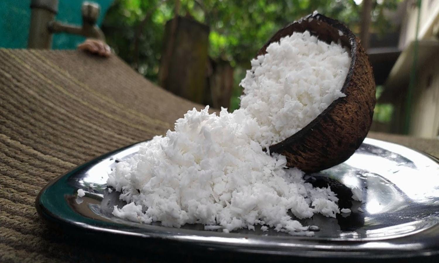 Easy Ways to Scrape Coconut