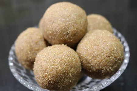 നാടൻ പലഹാരമായ ഗോതമ്പ് കൊണ്ട് തയ്യാറാക്കി എടുക്കാൻ ഇത്രയെ ഉണ്ടായിരുന്നുള്ളൂ Healthy Gothambu Unda (Wheat Jaggery Balls)