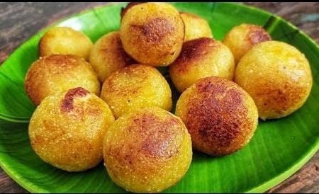 രണ്ടു പഴം കൊണ്ട് നല്ല എളുപ്പത്തിൽ ഉണ്ടാക്കിയെടുക്കാൻ വരുന്ന രുചികരമായ ഒരു പലഹാരം തയ്യാറാക്കാം Nendra Banana Balls (Ethakka Unda / Pazham Unda)