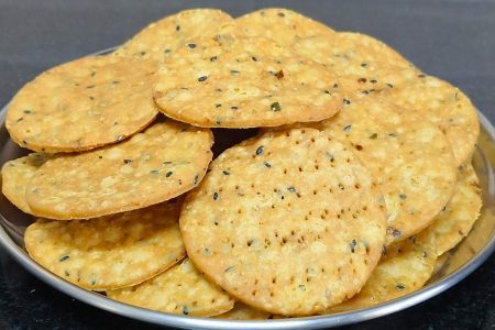 ഗോതമ്പ് പൊടി കൊണ്ട് ഉണ്ടാക്കാൻ പറ്റുന്ന രുചികരമായ ഒരു പലഹാരം Wheat Thattu Palaharam (Sweet Version)