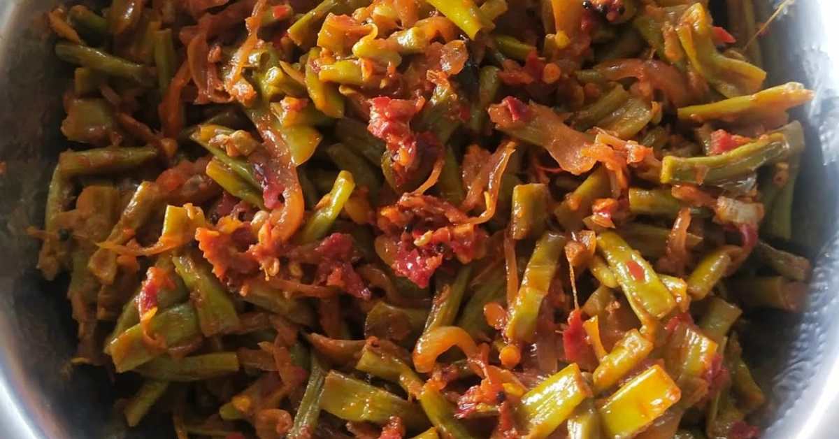Naadan Payar Mezhukkuvaratti (Kerala Long Beans Stir-Fry)