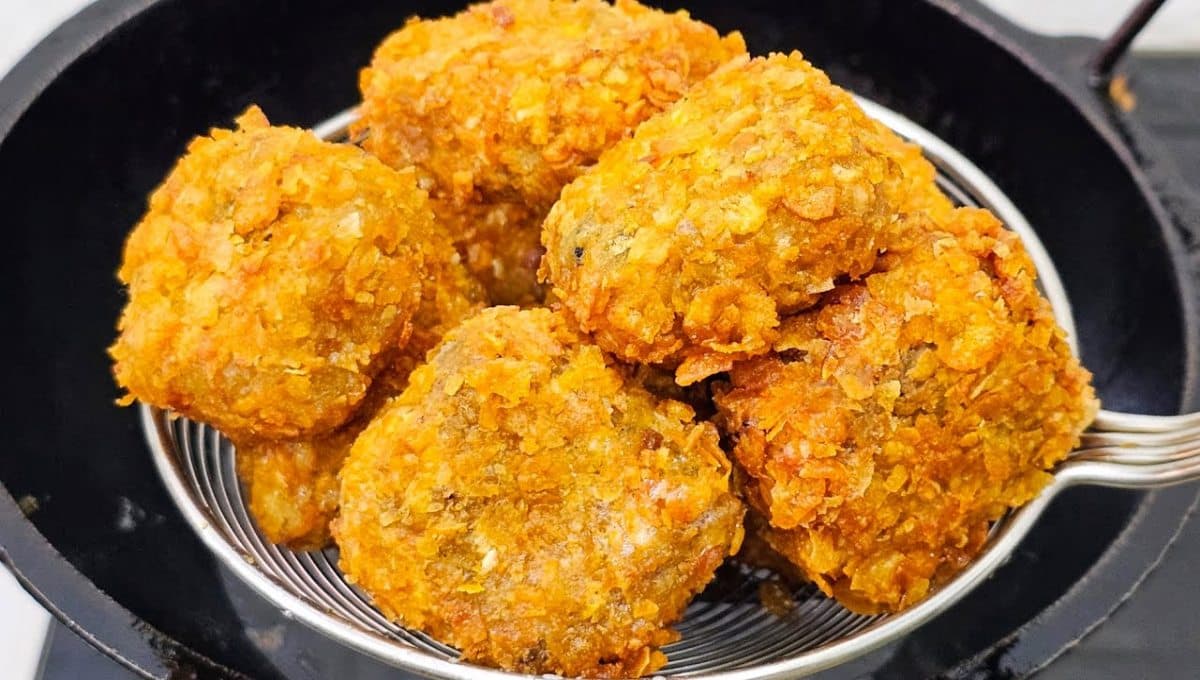 Banana Rava Rice Appam / Ada (Pan-fried Sweet Snack)